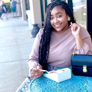 Meet your Posher, Whitney